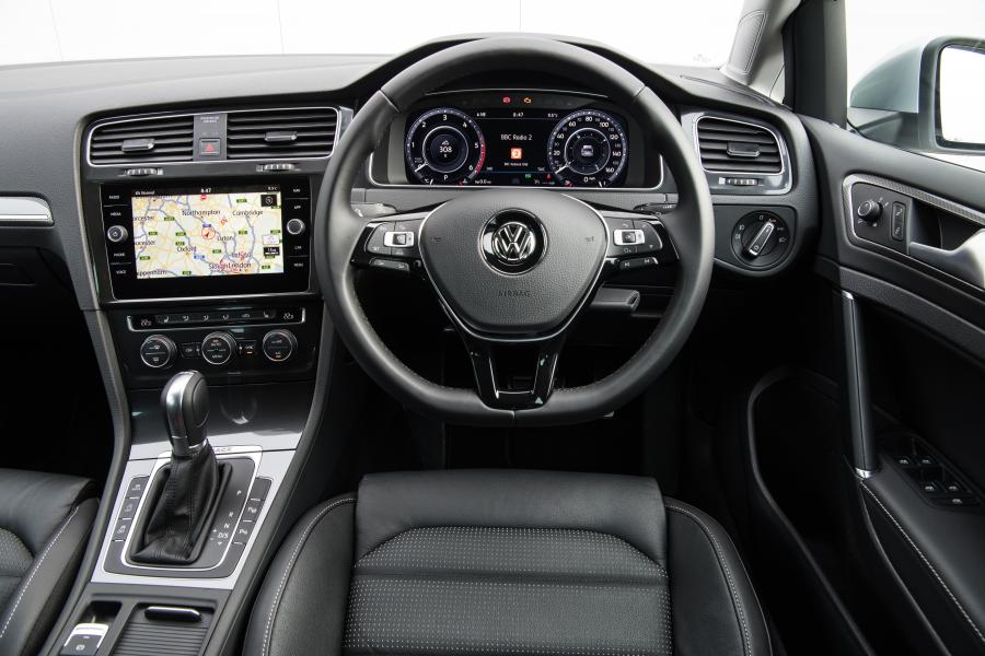 Торпедо Volkswagen Golf Alltrack 2017 года  (UK) (фото 10 из 33)